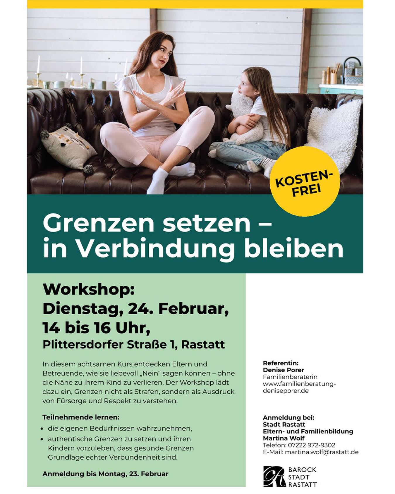 Dieser Alternativtext wurde KI-generiert: Schwarz-weißes Foto einer Person mit Hut, die ein Kind auf dem Schoß hält. Im Vordergrund ein Werbeplakat für einen Workshop zum Thema 'Grenzen setzen - in Verbindung bleiben'.