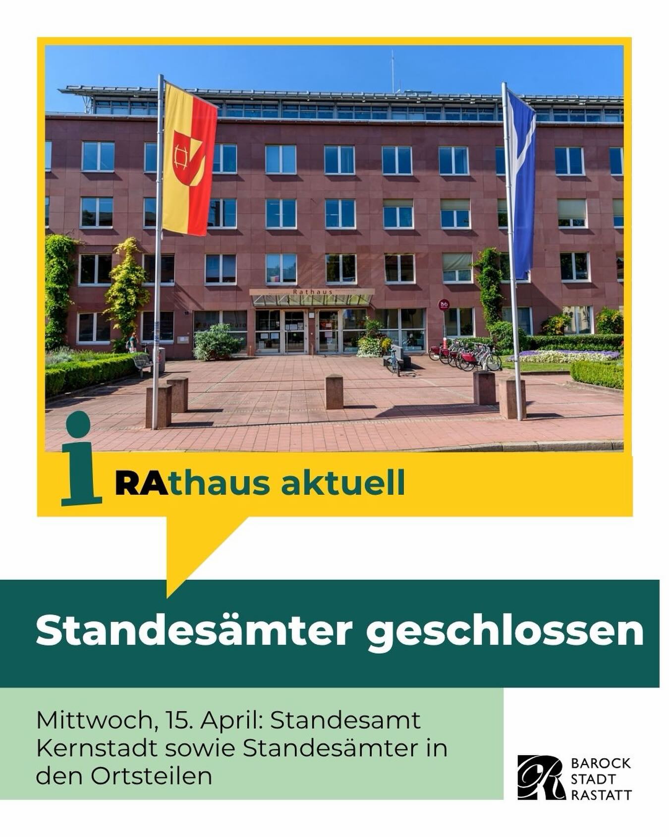 Dieser Alternativtext wurde KI-generiert: Ein Gebäude mit Flaggen vor einem roten Backsteinbau. Der Vordergrund zeigt Text und grafische Elemente in verschiedenen Farben.