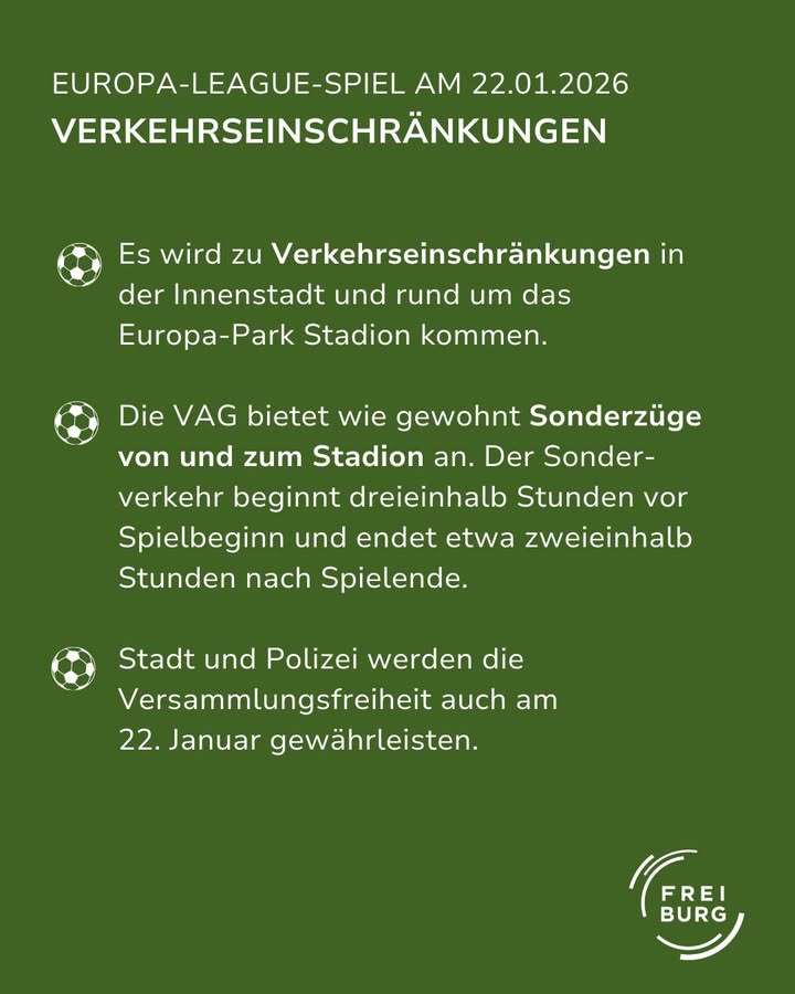 Dieser Alternativtext wurde KI-generiert: Ein grüner Hintergrund mit weißem Text informiert über Verkehrseinschränkungen und spezielle Zugverbindungen im Zusammenhang mit einem Europa-League-Spiel am 22. Januar. Das Logo von "FREI BURG" ist unten rechts zu sehen.
