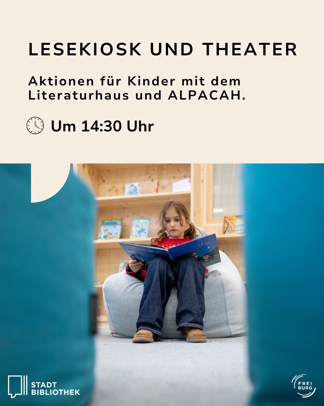 Dieser Alternativtext wurde KI-generiert: Ein Plakat kündigt Aktionen für Kinder mit dem Literaturhaus und Alpacas an. Das farbige Bild zeigt eine Person, die in einem Sessel ein Buch liest.