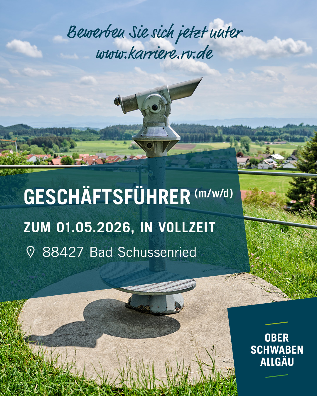 Ein schwarz-weißes Foto eines Fernrohrs auf einem Sockel vor einer Landschaft mit Hügeln und Häusern. Darunter befindet sich ein Werbetext für eine Stelle als Geschäftsführer.
